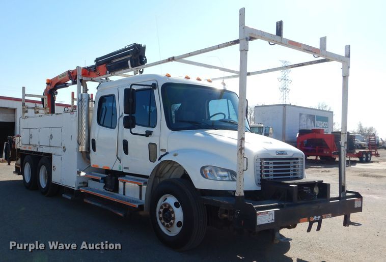 image for item DJ8811 2004 Freightliner Business Class M2  crane truck