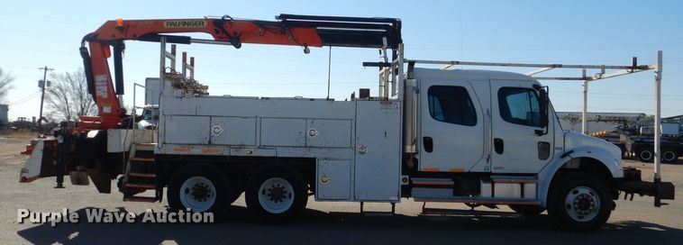 image for item DJ8811 2004 Freightliner Business Class M2  crane truck