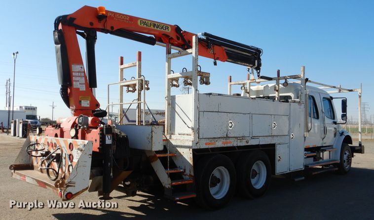 image for item DJ8811 2004 Freightliner Business Class M2  crane truck