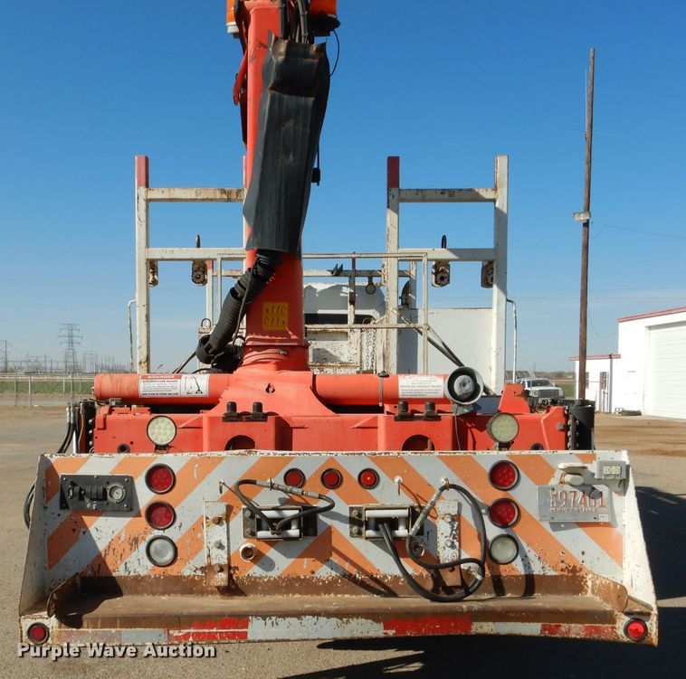 image for item DJ8811 2004 Freightliner Business Class M2  crane truck