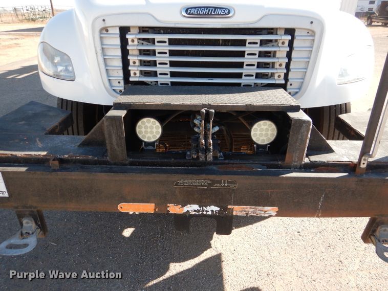 image for item DJ8811 2004 Freightliner Business Class M2  crane truck