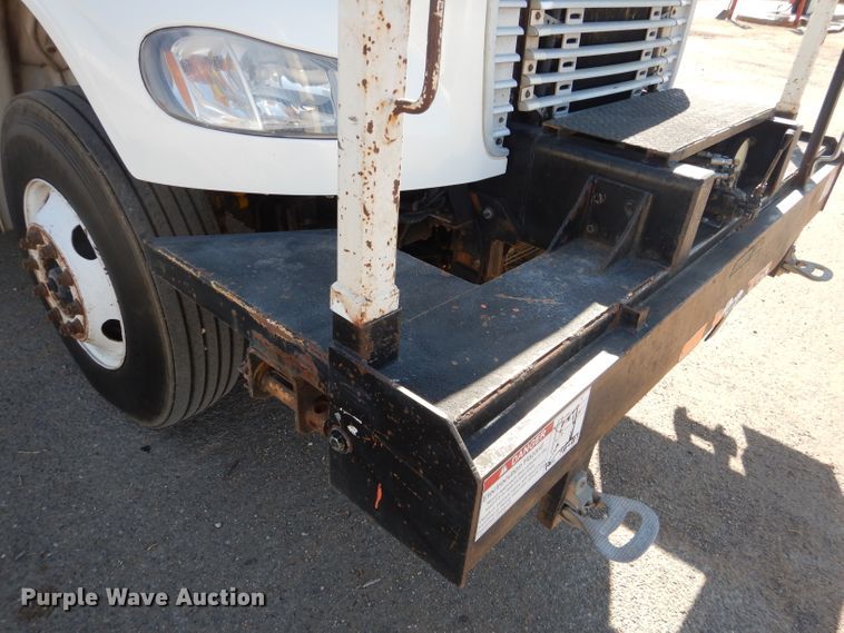 image for item DJ8811 2004 Freightliner Business Class M2  crane truck