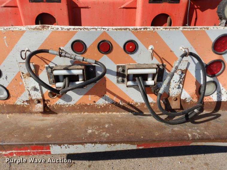 image for item DJ8811 2004 Freightliner Business Class M2  crane truck