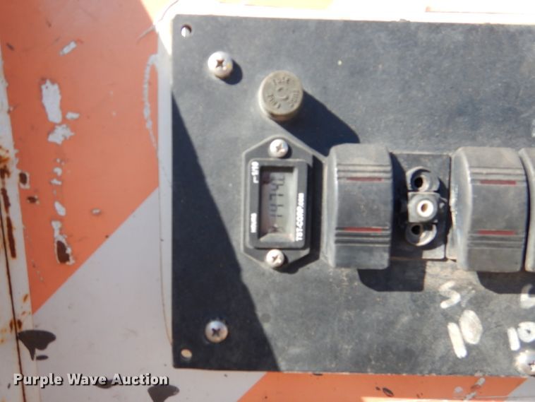 image for item DJ8811 2004 Freightliner Business Class M2  crane truck