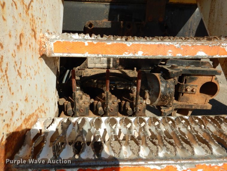 image for item DJ8811 2004 Freightliner Business Class M2  crane truck