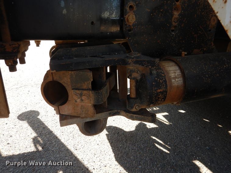 image for item DJ8811 2004 Freightliner Business Class M2  crane truck