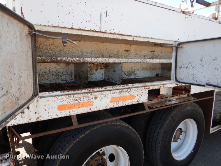 image for item DJ8811 2004 Freightliner Business Class M2  crane truck