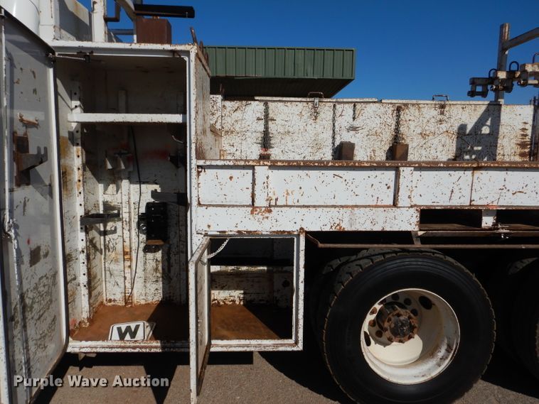 image for item DJ8811 2004 Freightliner Business Class M2  crane truck