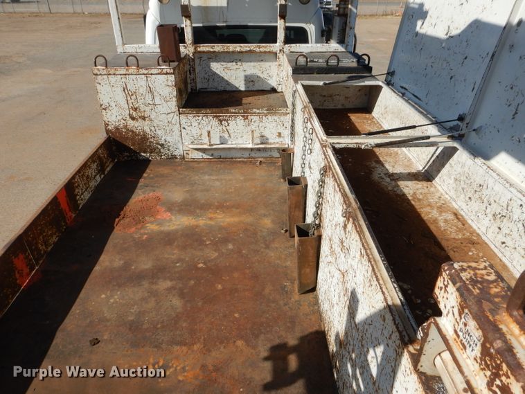 image for item DJ8811 2004 Freightliner Business Class M2  crane truck