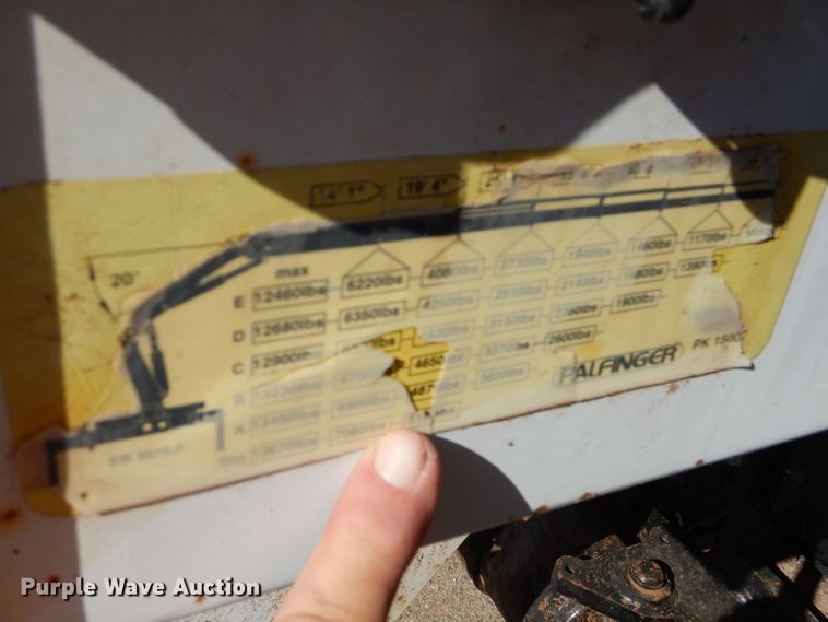 image for item DJ8811 2004 Freightliner Business Class M2  crane truck