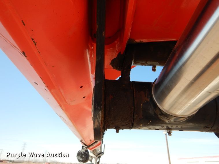 image for item DJ8811 2004 Freightliner Business Class M2  crane truck