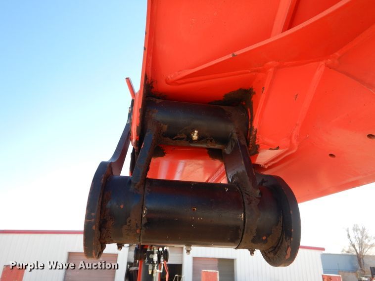 image for item DJ8811 2004 Freightliner Business Class M2  crane truck