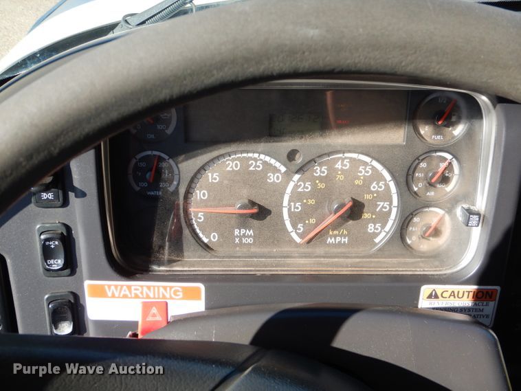 image for item DJ8811 2004 Freightliner Business Class M2  crane truck