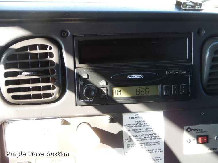 image for item DJ8811 2004 Freightliner Business Class M2  crane truck