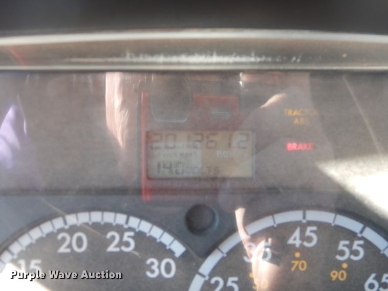 image for item DJ8811 2004 Freightliner Business Class M2  crane truck