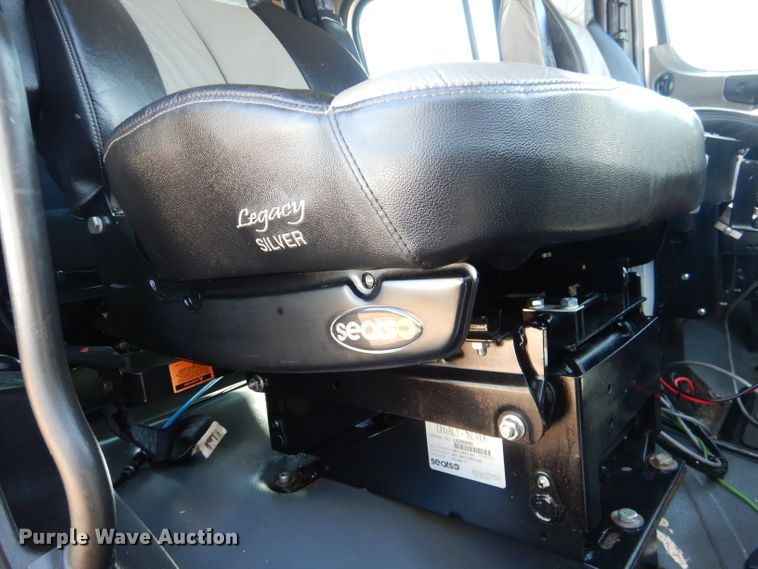 image for item DJ8811 2004 Freightliner Business Class M2  crane truck