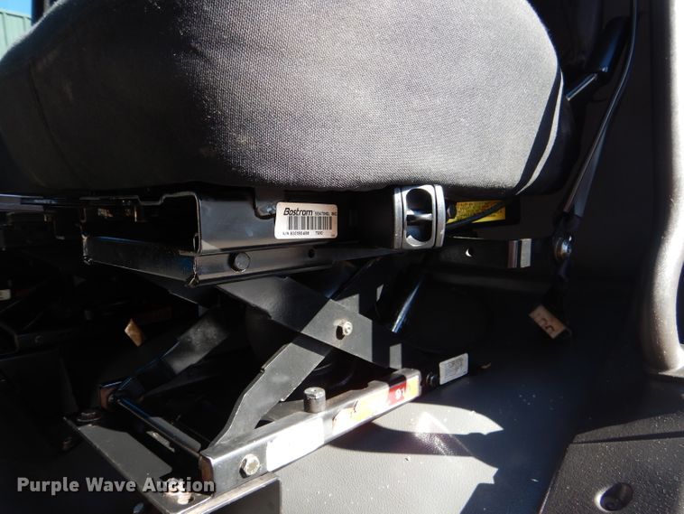 image for item DJ8811 2004 Freightliner Business Class M2  crane truck