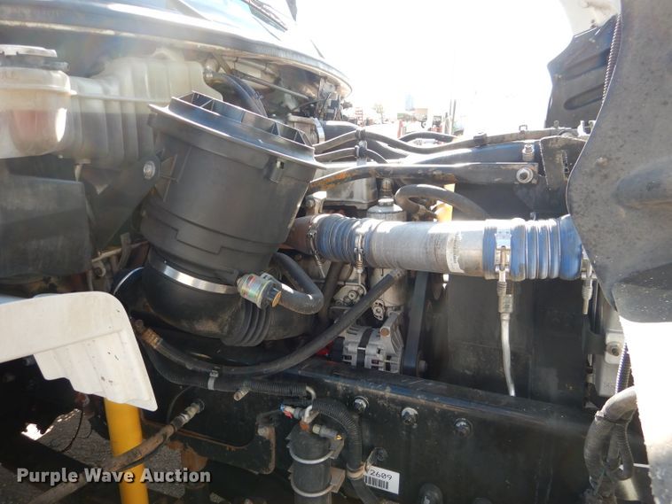 image for item DJ8811 2004 Freightliner Business Class M2  crane truck