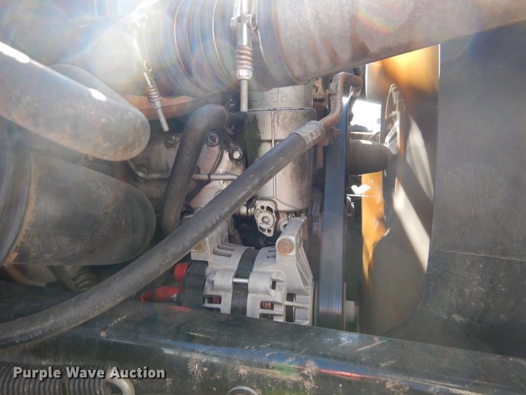 image for item DJ8811 2004 Freightliner Business Class M2  crane truck