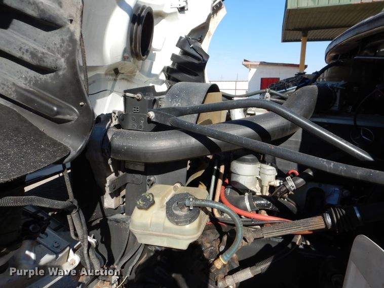 image for item DJ8811 2004 Freightliner Business Class M2  crane truck