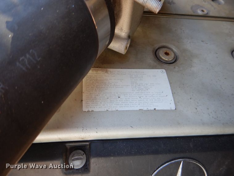 image for item DJ8811 2004 Freightliner Business Class M2  crane truck