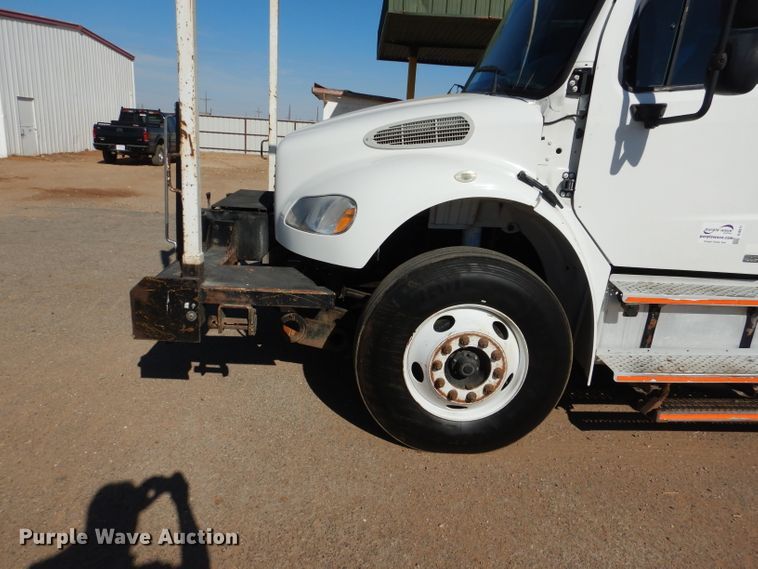 image for item DJ8811 2004 Freightliner Business Class M2  crane truck