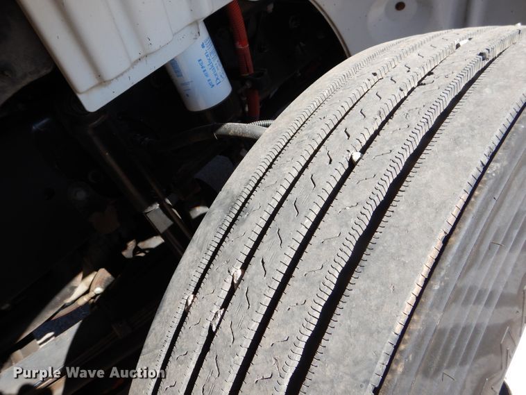 image for item DJ8811 2004 Freightliner Business Class M2  crane truck