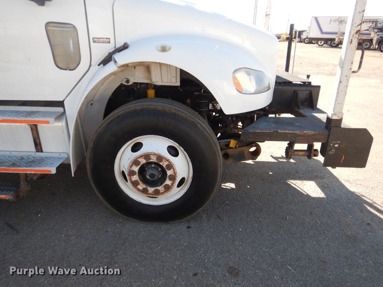 image for item DJ8811 2004 Freightliner Business Class M2  crane truck