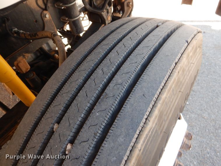 image for item DJ8811 2004 Freightliner Business Class M2  crane truck