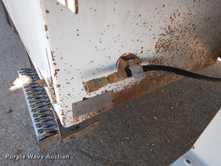 image for item DJ8811 2004 Freightliner Business Class M2  crane truck