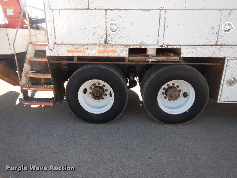 image for item DJ8811 2004 Freightliner Business Class M2  crane truck