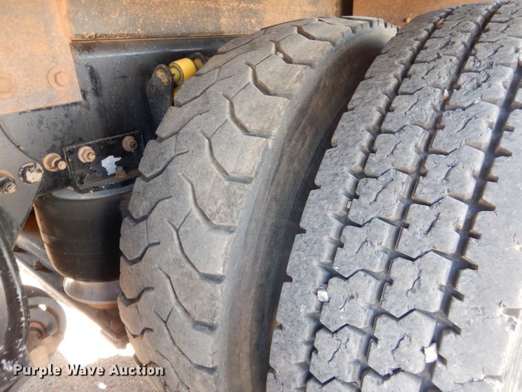 image for item DJ8811 2004 Freightliner Business Class M2  crane truck