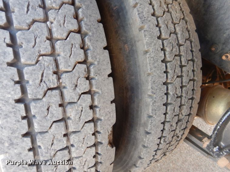 image for item DJ8811 2004 Freightliner Business Class M2  crane truck