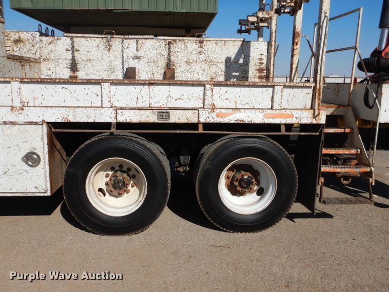 image for item DJ8811 2004 Freightliner Business Class M2  crane truck