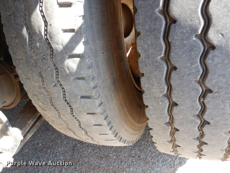 image for item DJ8811 2004 Freightliner Business Class M2  crane truck