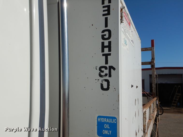 image for item DJ8811 2004 Freightliner Business Class M2  crane truck