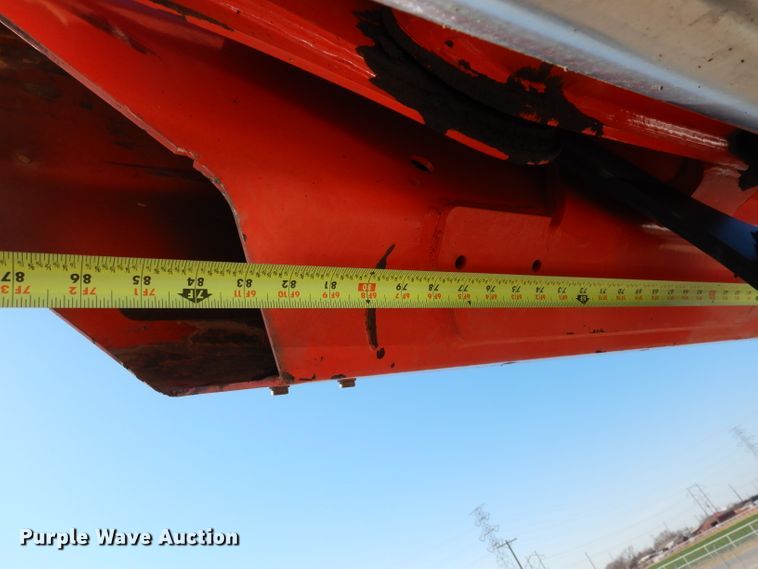 image for item DJ8811 2004 Freightliner Business Class M2  crane truck