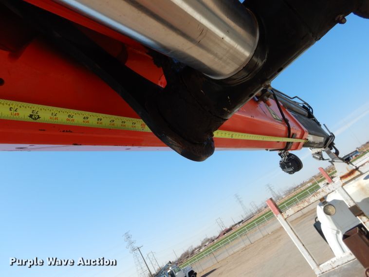 image for item DJ8811 2004 Freightliner Business Class M2  crane truck