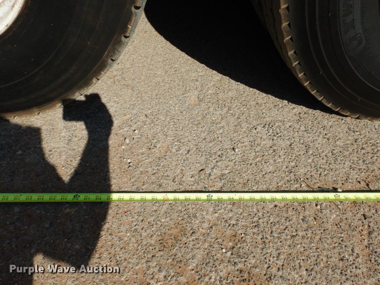 image for item DJ8811 2004 Freightliner Business Class M2  crane truck