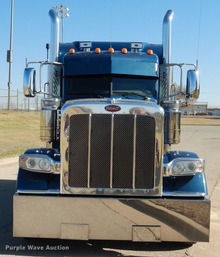 image for item DJ8813 2014 Peterbilt 388  semi truck