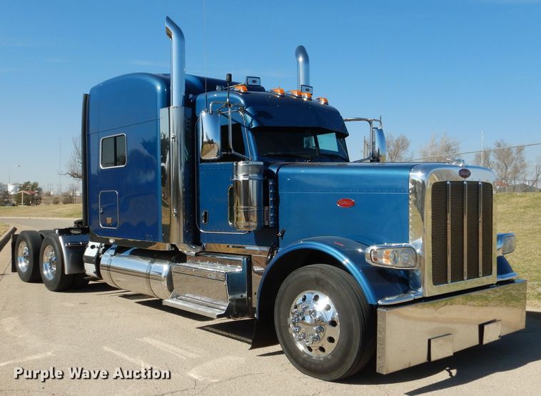 image for item DJ8813 2014 Peterbilt 388  semi truck