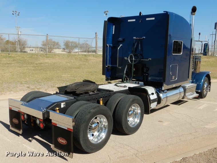image for item DJ8813 2014 Peterbilt 388  semi truck