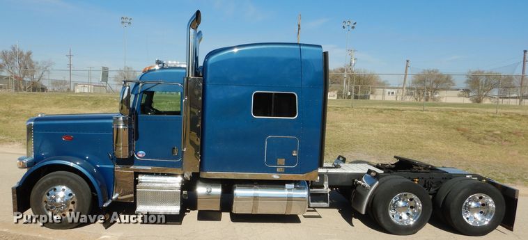image for item DJ8813 2014 Peterbilt 388  semi truck