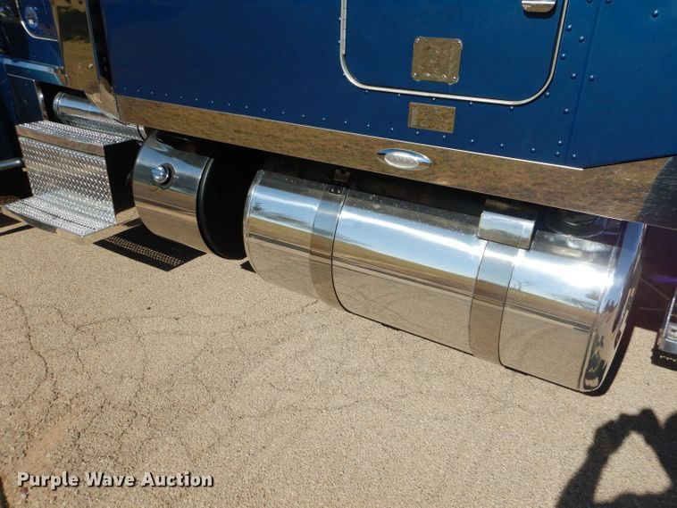 image for item DJ8813 2014 Peterbilt 388  semi truck