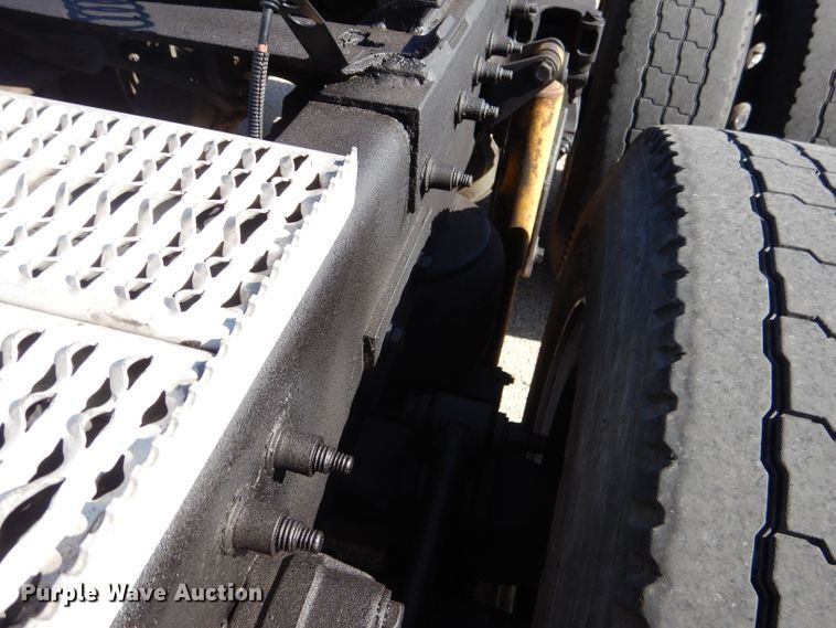 image for item DJ8813 2014 Peterbilt 388  semi truck