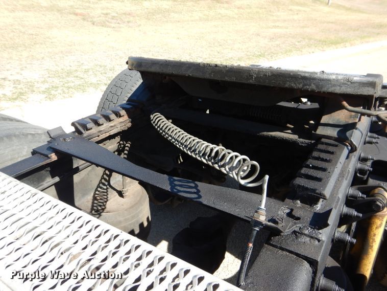 image for item DJ8813 2014 Peterbilt 388  semi truck