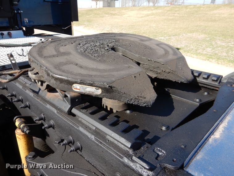 image for item DJ8813 2014 Peterbilt 388  semi truck