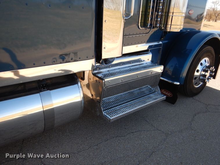 image for item DJ8813 2014 Peterbilt 388  semi truck