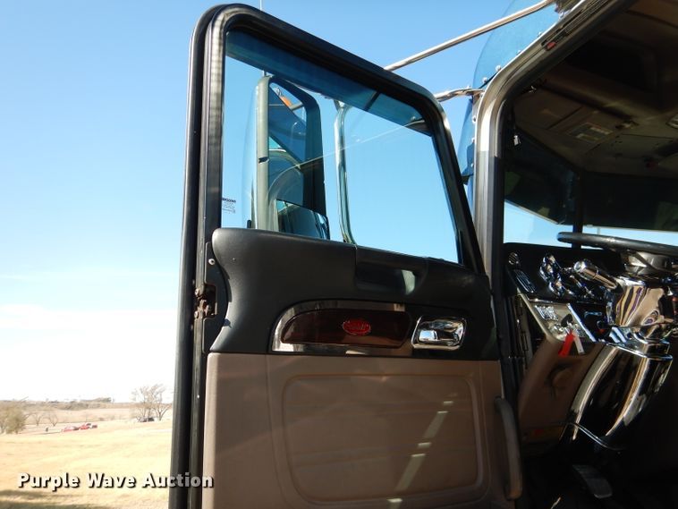 image for item DJ8813 2014 Peterbilt 388  semi truck