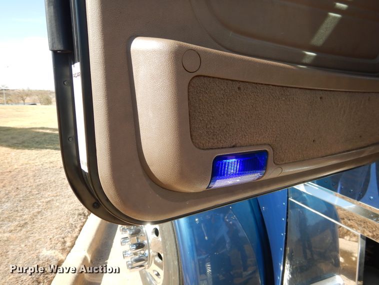 image for item DJ8813 2014 Peterbilt 388  semi truck